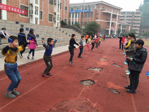 现外象湖校区组织学生开展跳绳比赛